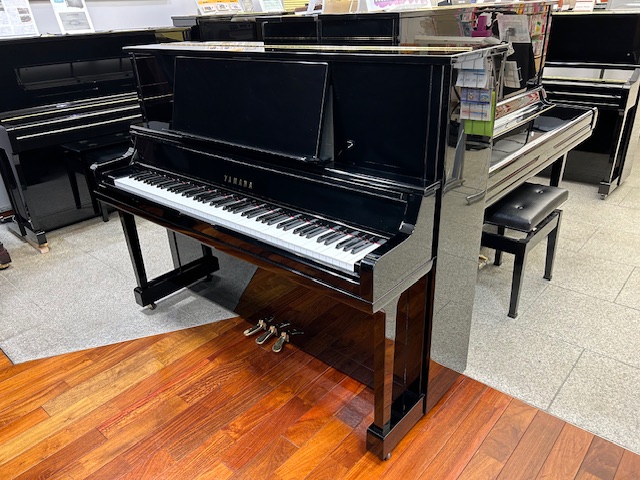 YAMAHA　アップライトピアノ　UX10A